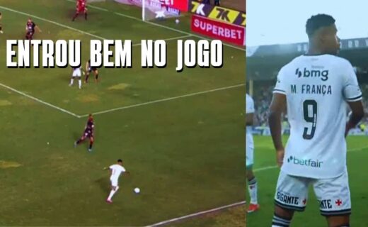 Goleiro defendendo pênalti na partida de futebol.