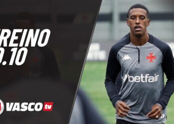 Treinamento do Vasco em campo aberto.