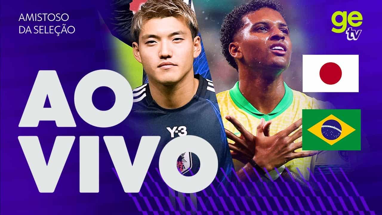 Jogador de futebol jovem com camisa preta e cabelo castanho.