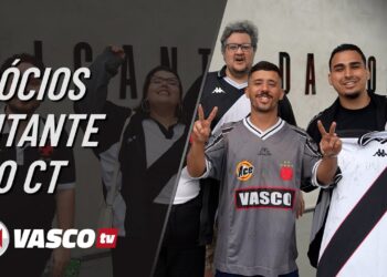 Sócios gigantes comemorando no CT Vasco.
