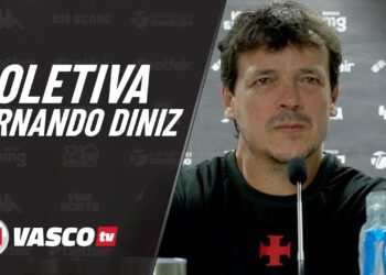 Fernando Diniz durante coletiva de imprensa no Vasco.