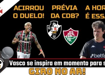 Vasco celebra gol com camisa do time.