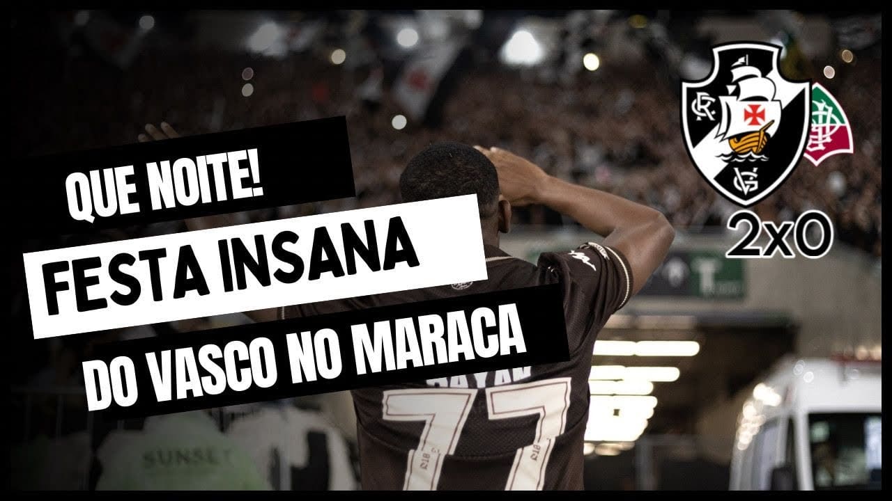 Vasco comemorando gol com torcida ao fundo.