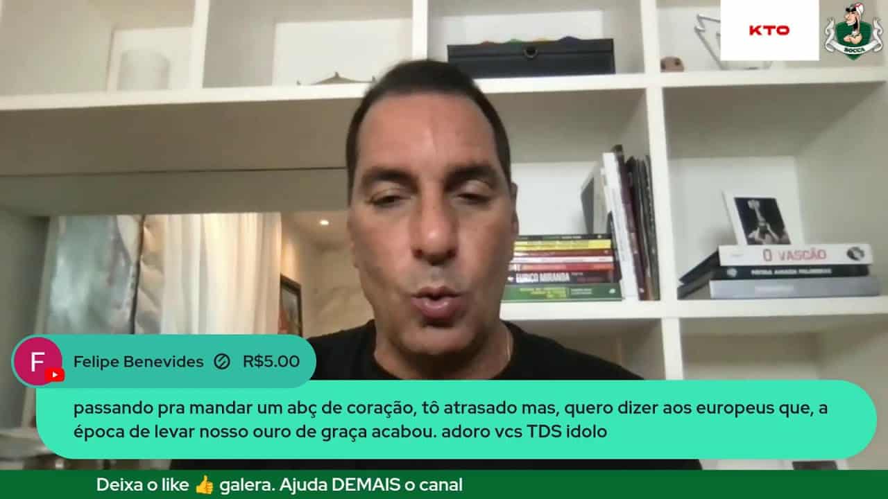 Homem falando em vídeo.