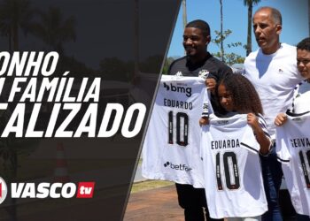 Família que se emocionou no Maracanã visitou o CT Moacyr Barbosa; assista ao vídeo da VascoTV.