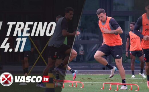 Treinamento de jogadores do Vasco treinando com obstáculos.