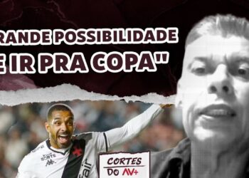 Jogador do Vasco comemorando gol em campo.