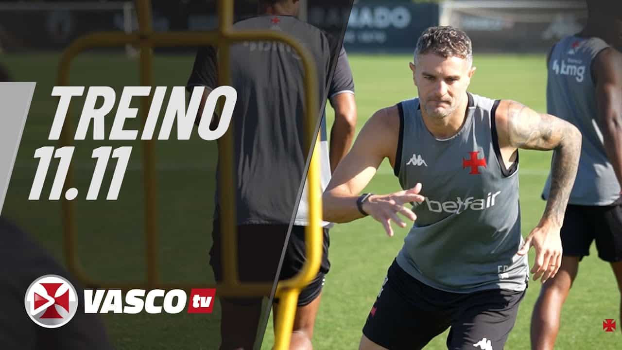 Atleta em treinamento durante atividade física no campo.