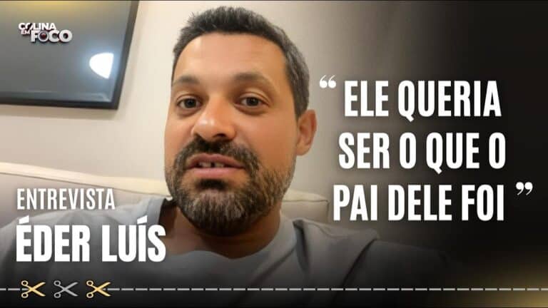 Homem com barba e expressão séria.