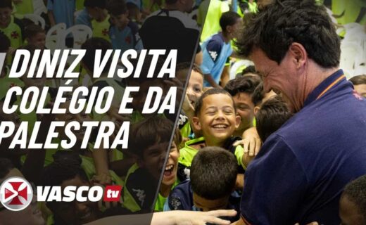 Diniz visita crianças em escola do Vasco.