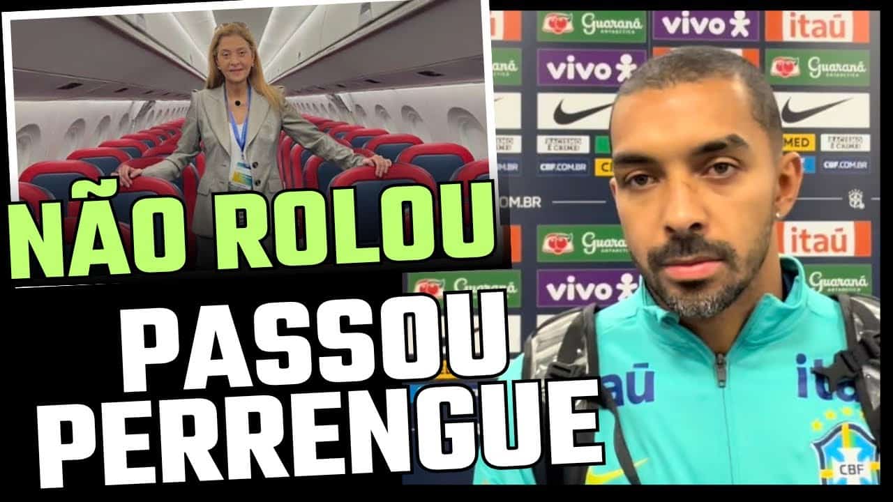 Viajante em avião com assentos vermelhos e cadeiras de couro.