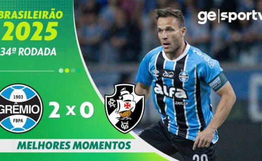 Goleiro do Grêmio em ação durante jogo de futebol.