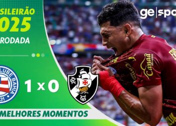 Goleiro fazendo comemoração intensa após vitória do Vasco sobre o Bahia.