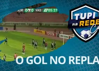 Gol do Vasco em cobrança de pênalti no replay.