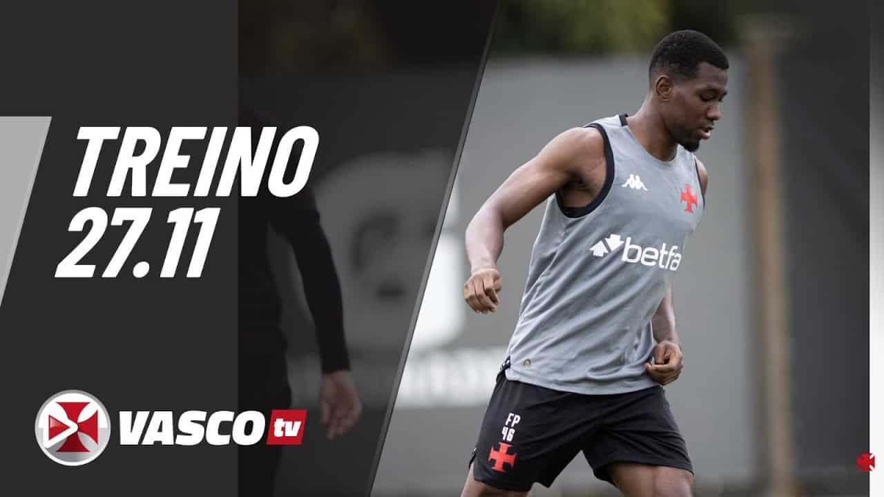 Atleta do Vasco treinando em campo na preparação.