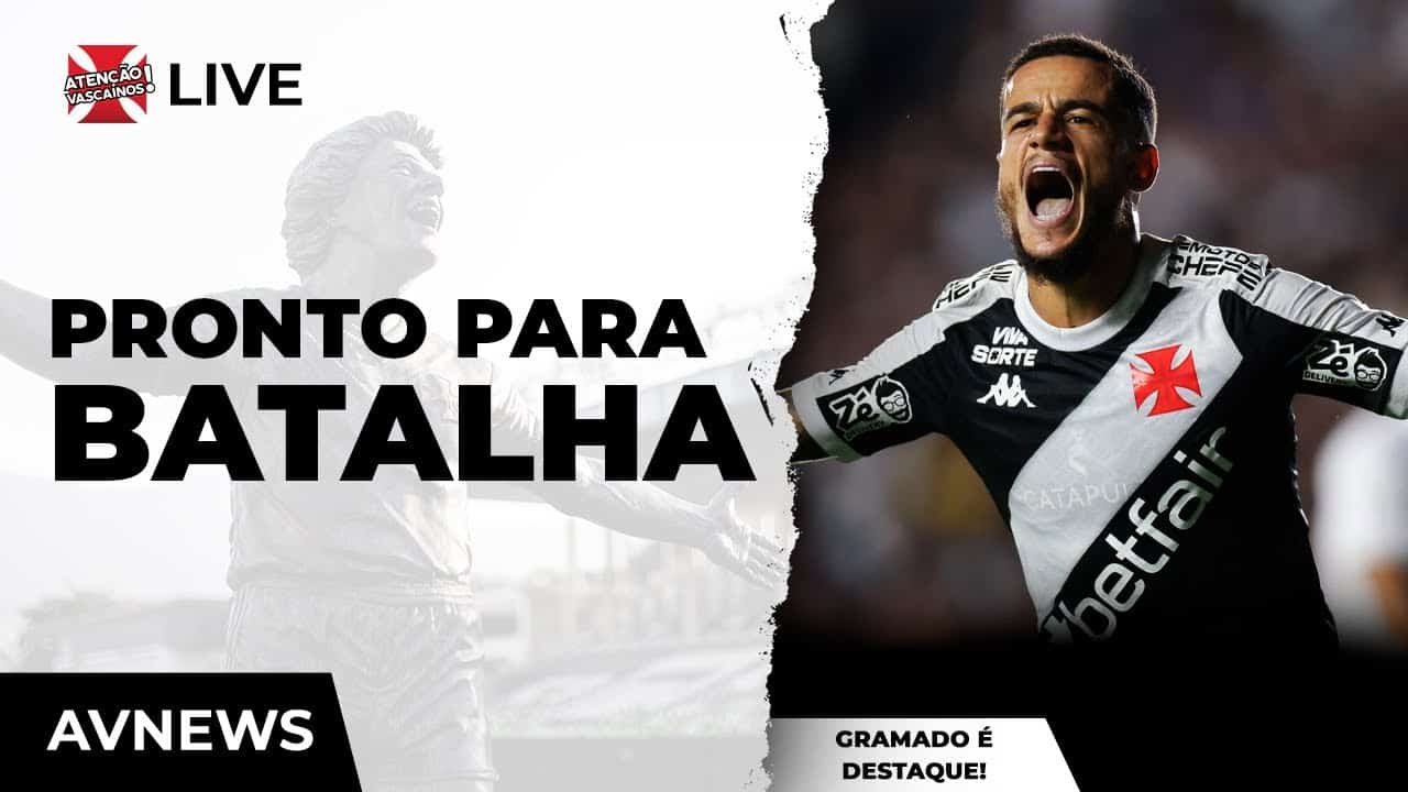Jogador do Vasco celebra vitória em campo, vestindo uniforme preto e branco.