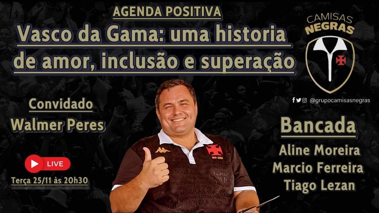 Imagem de um homem sorridente usando camisa do Vasco, destaque para o escudo.