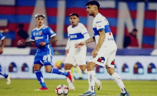 Jovens jogadores do Vasco em ação no estádio.