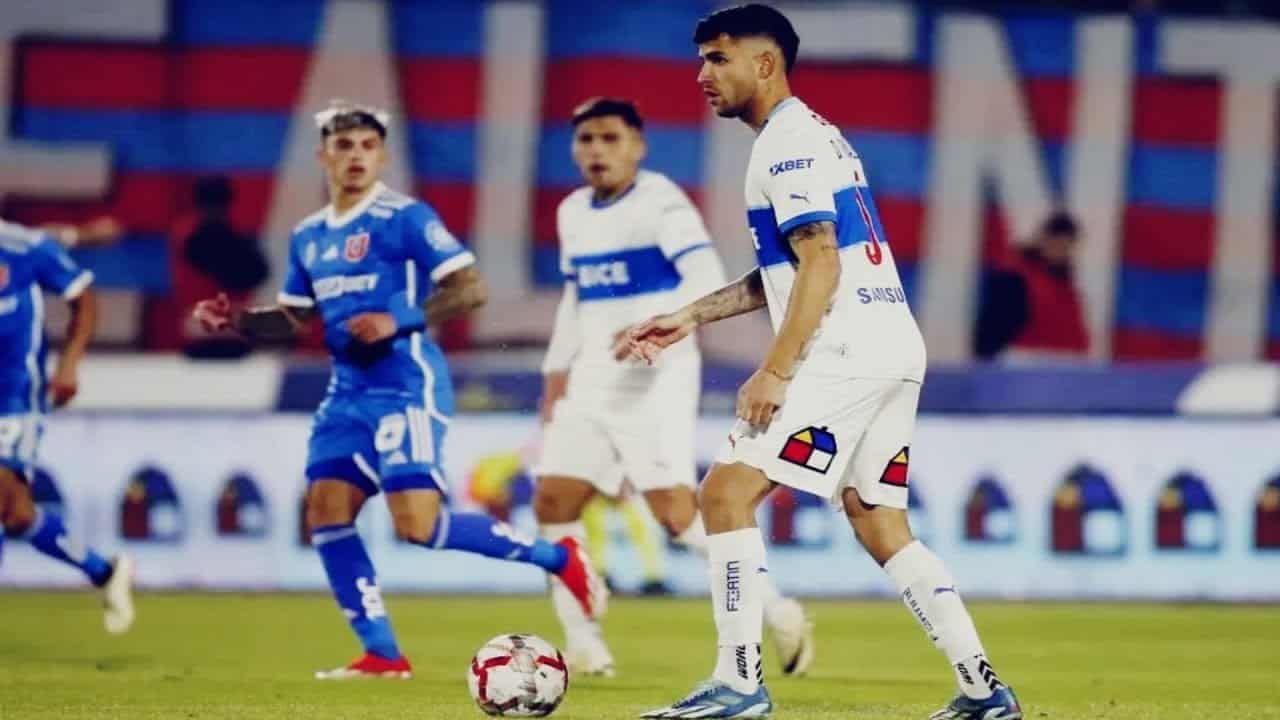 Jovens jogadores do Vasco em ação no estádio.