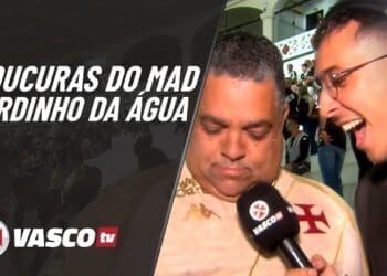 ‘Gordinho da água’ experimenta a nova camisa 3 do Vasco; assista ao vídeo da VascoTV
