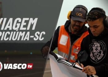 “VascoTV registra a emocionante jornada do time rumo a Criciúma e a calorosa recepção dos torcedores; confira o vídeo”