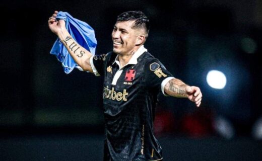 Gary Medel celebra a permanência no Vasco