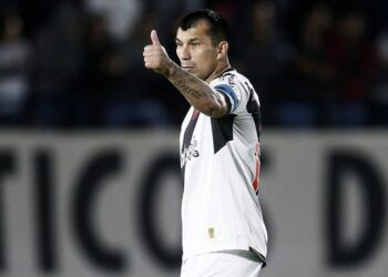 Medel em Red Bull Bragantino x Vasco