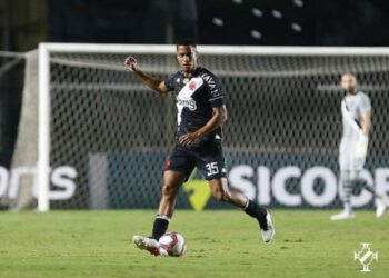 Miranda em ação pelo Vasco