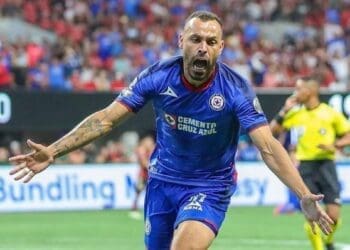 Moisés em ação pelo Cruz Azul-MEX