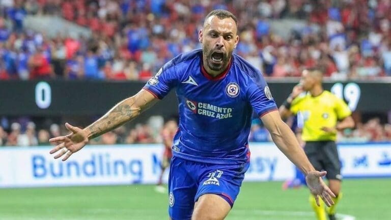 Moisés em ação pelo Cruz Azul-MEX