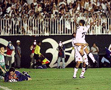 Nasa e Romário comemoram