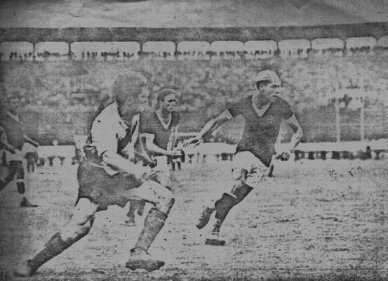 Domingos da Guia em ação no seu último jogo pelo Vasco