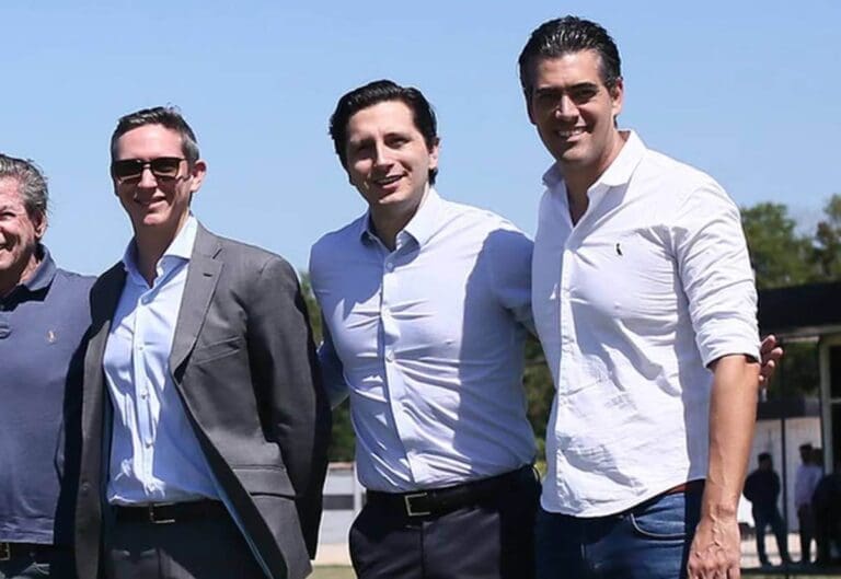 Nicolas Maya ao lado de Paulo Bracks