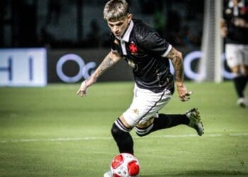 Luca Orellano em ação pelo Vasco contra o Boavista