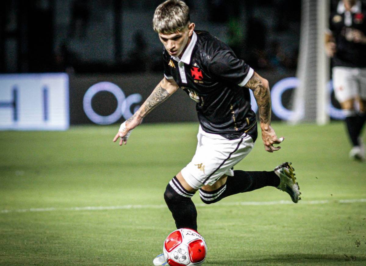 Luca Orellano em ação pelo Vasco contra o Boavista