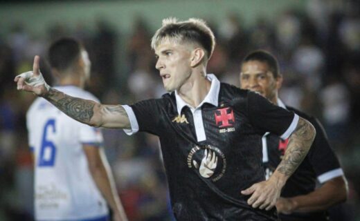 Orellano comemorando gol contra o Sampaio Corrêa-RJ