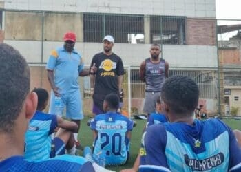 Paulinho em visita a comunidade no Rio de Janeiro