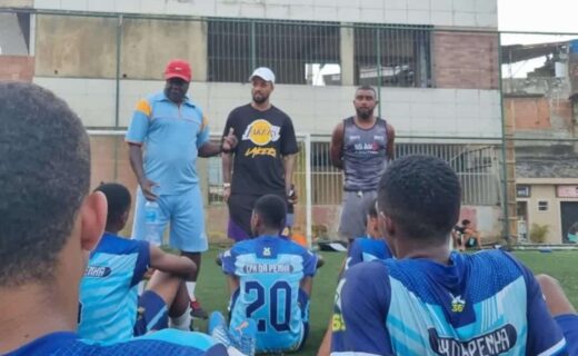 Paulinho em visita a comunidade no Rio de Janeiro