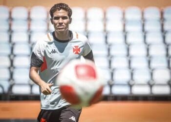 Paulinho, lateral-direito do Vasco