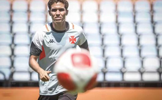 Paulinho, lateral-direito do Vasco