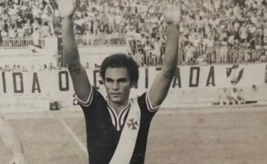 Paulo Roberto em campo pelo Vasco
