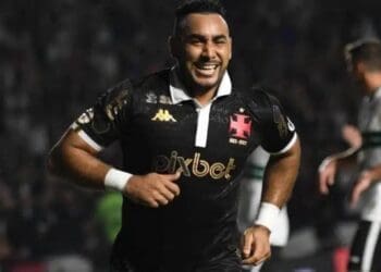 Payet comemorando gol contra o América-MG