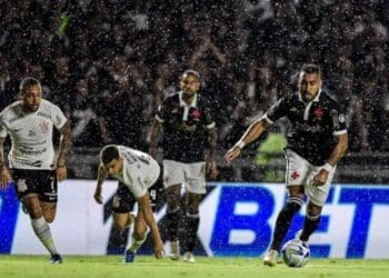 Payet em ação pelo Vasco contra o Corinthians