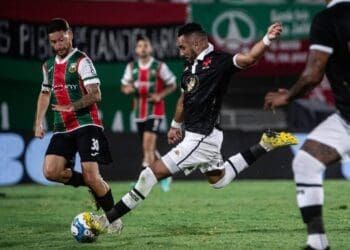 Payet em jogo contra o Deportivo Maldonado
