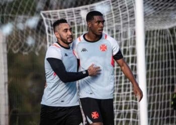 Payet e Rayan marcam em jogo-treino do Vasco