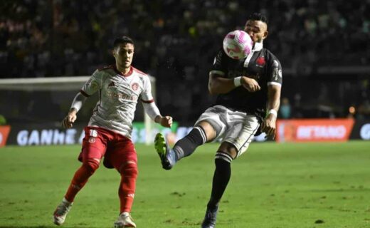 Payet em ação pelo Vasco contra o Internacional
