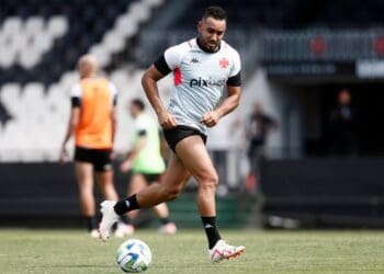 Payet treinando pelo Vasco em São Januário