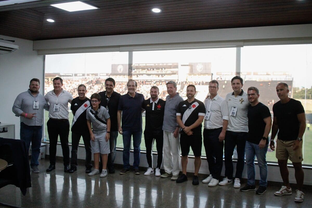 Pedrinho e membros da SAF em Vasco x América-MG