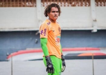 Phillipe Gabriel durante treino da Seleção Sub-17