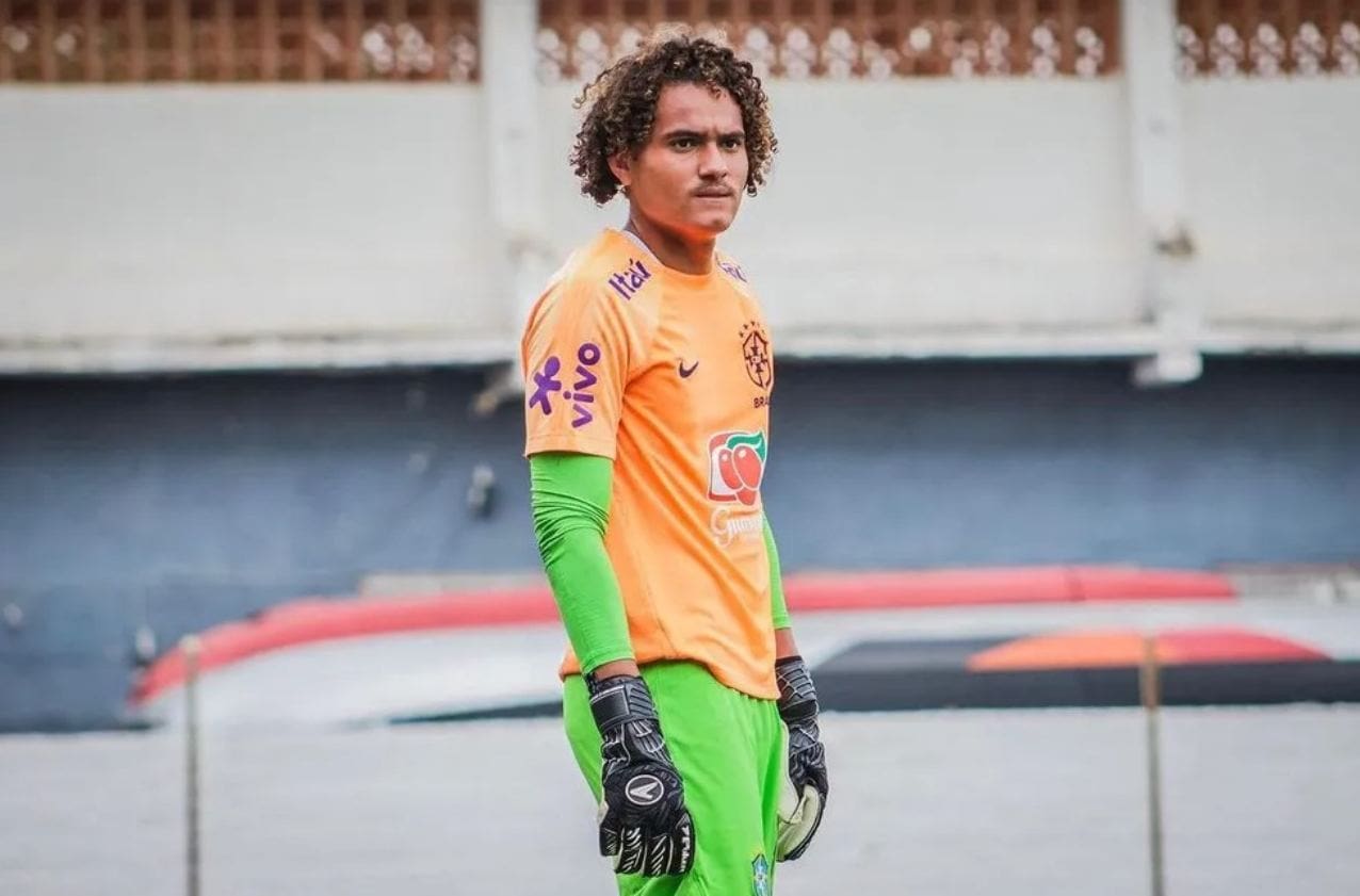 Phillipe Gabriel durante treino da Seleção Sub-17